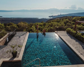 Villa Green Garden with Infinity Pool, Jacuzzi, Sauna and Panoramic View
